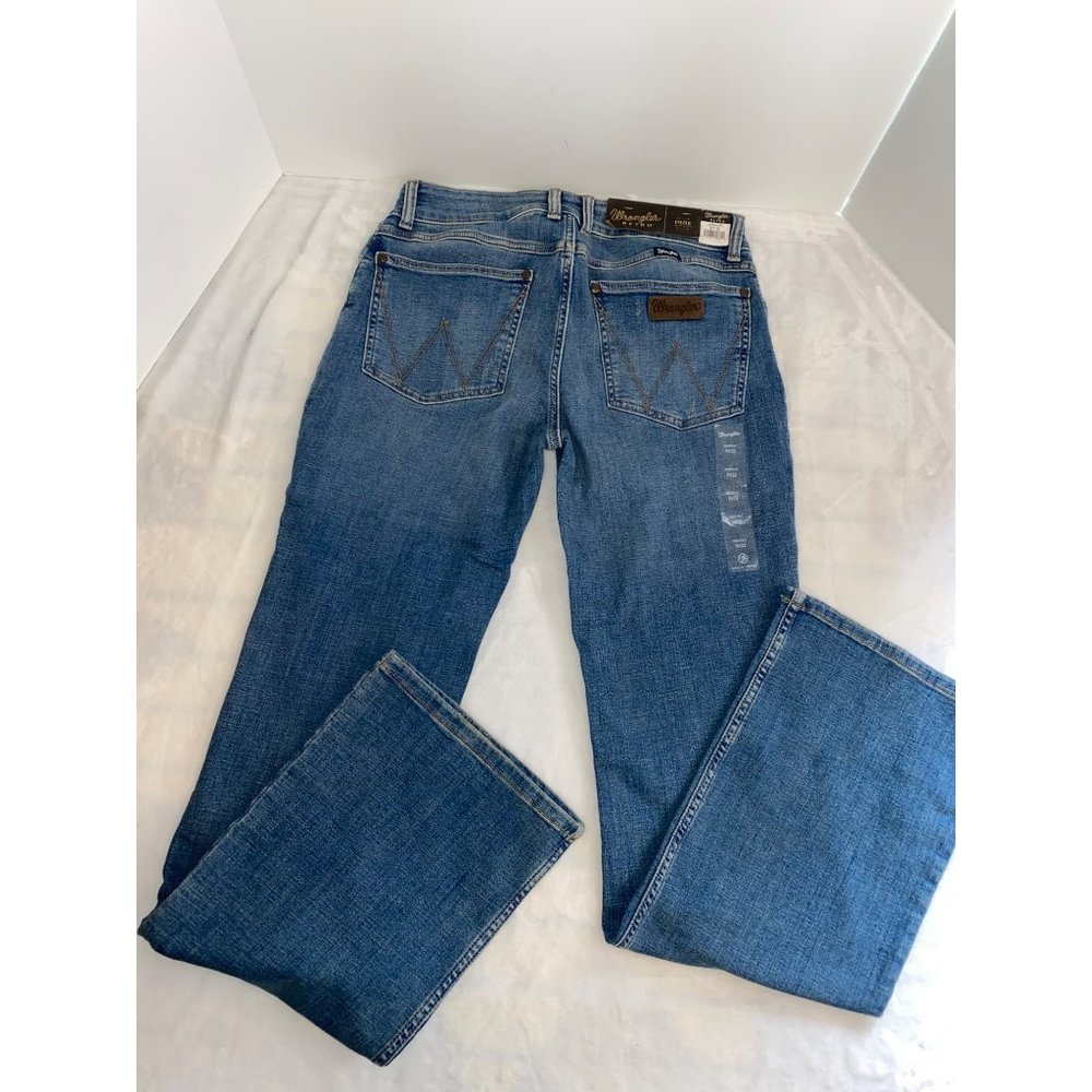 Wrangler Women's Retro Mae Mid Rise Stretch Boot Cut Jean Size 9x32 - Picture 3 of 9